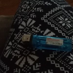 Meet your Posher, Ellisia